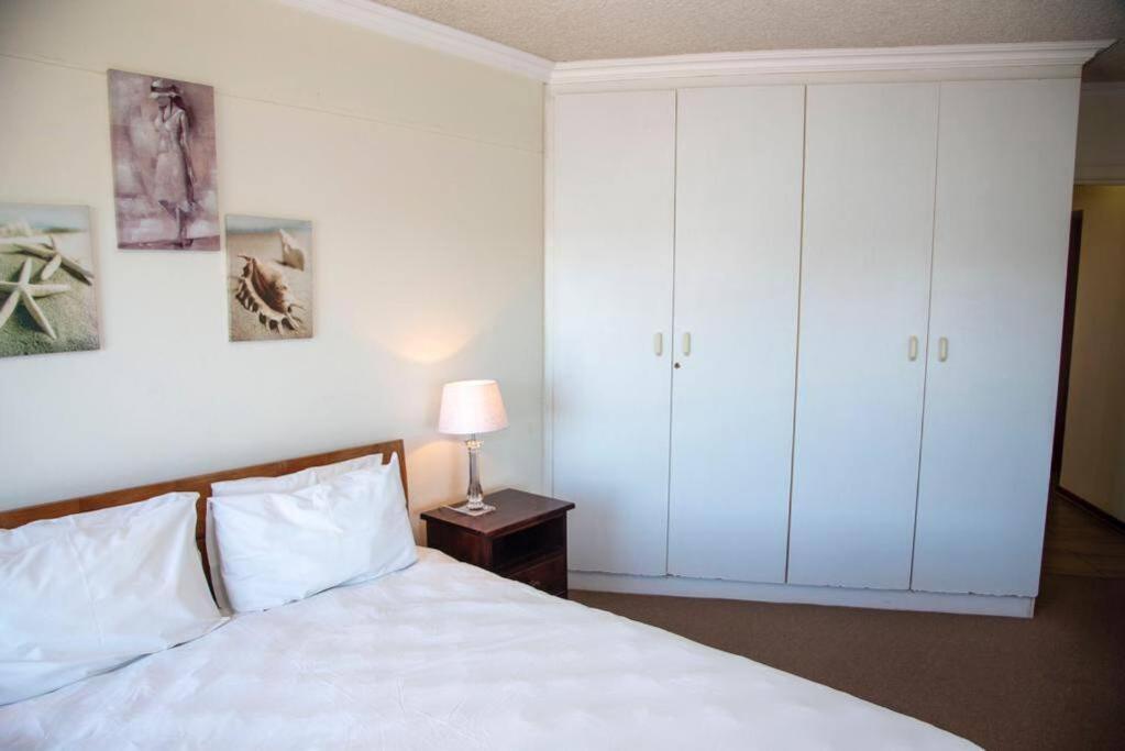 New Listing- 33 Laguna Grove On The Water Appartement