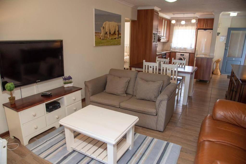 New Listing- 33 Laguna Grove On The Water Appartement *