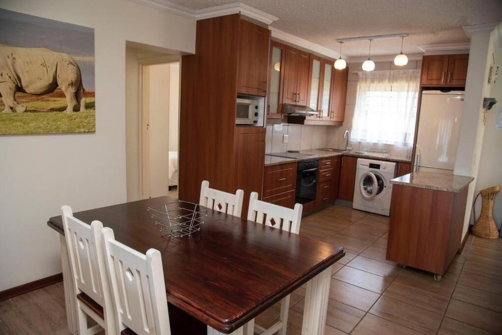 New Listing- 33 Laguna Grove On The Water Appartement