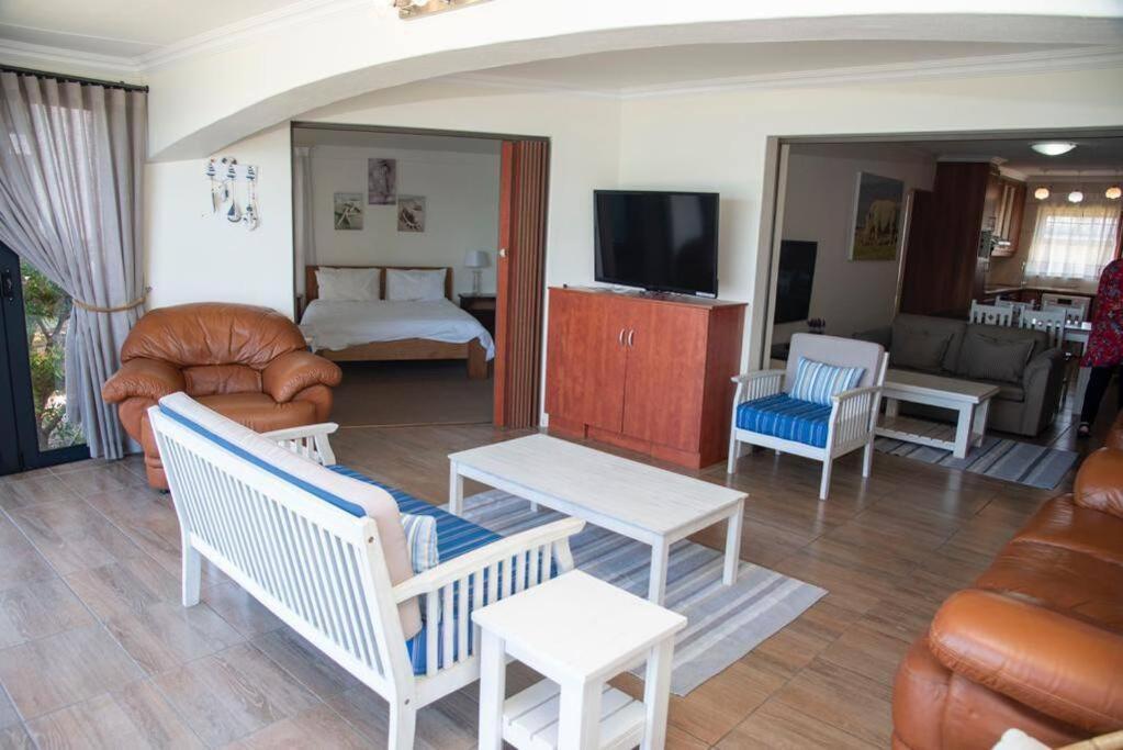 New Listing- 33 Laguna Grove On The Water Appartement *